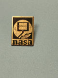 Vintage pin's NASA rectangulaire doré logo ancien collection spatiale