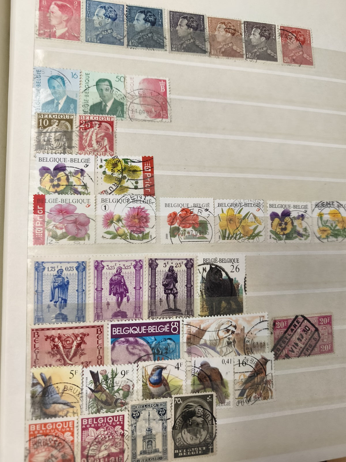 Lot timbres Belgique oblitérés motifs fleurs oiseaux personnages couleurs variée