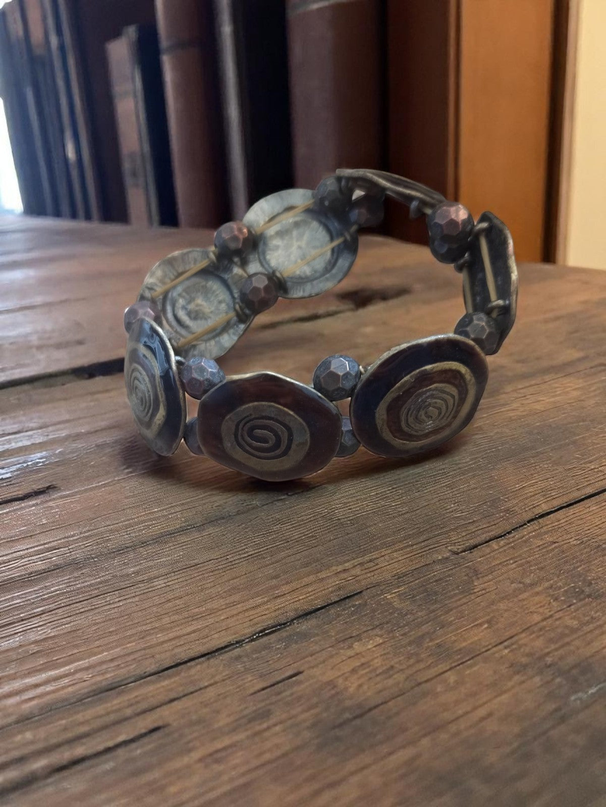 Bracelet vintage en métal motifs spirale rétro années 70 style ethnique