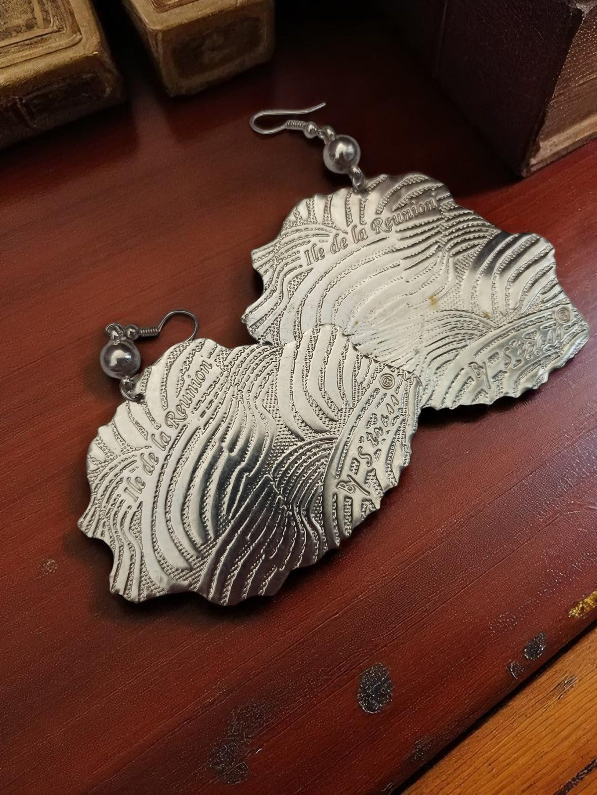 Boucles d’oreilles vintage Île de la Réunion gravées – fantaisie rétro exotique