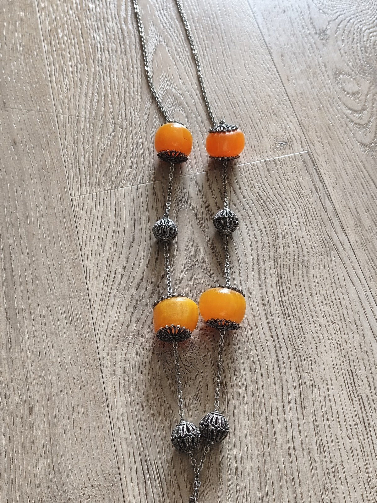 Collier ancien bakélite jaune ?uf vintage femme style bohème rétro MCM statement