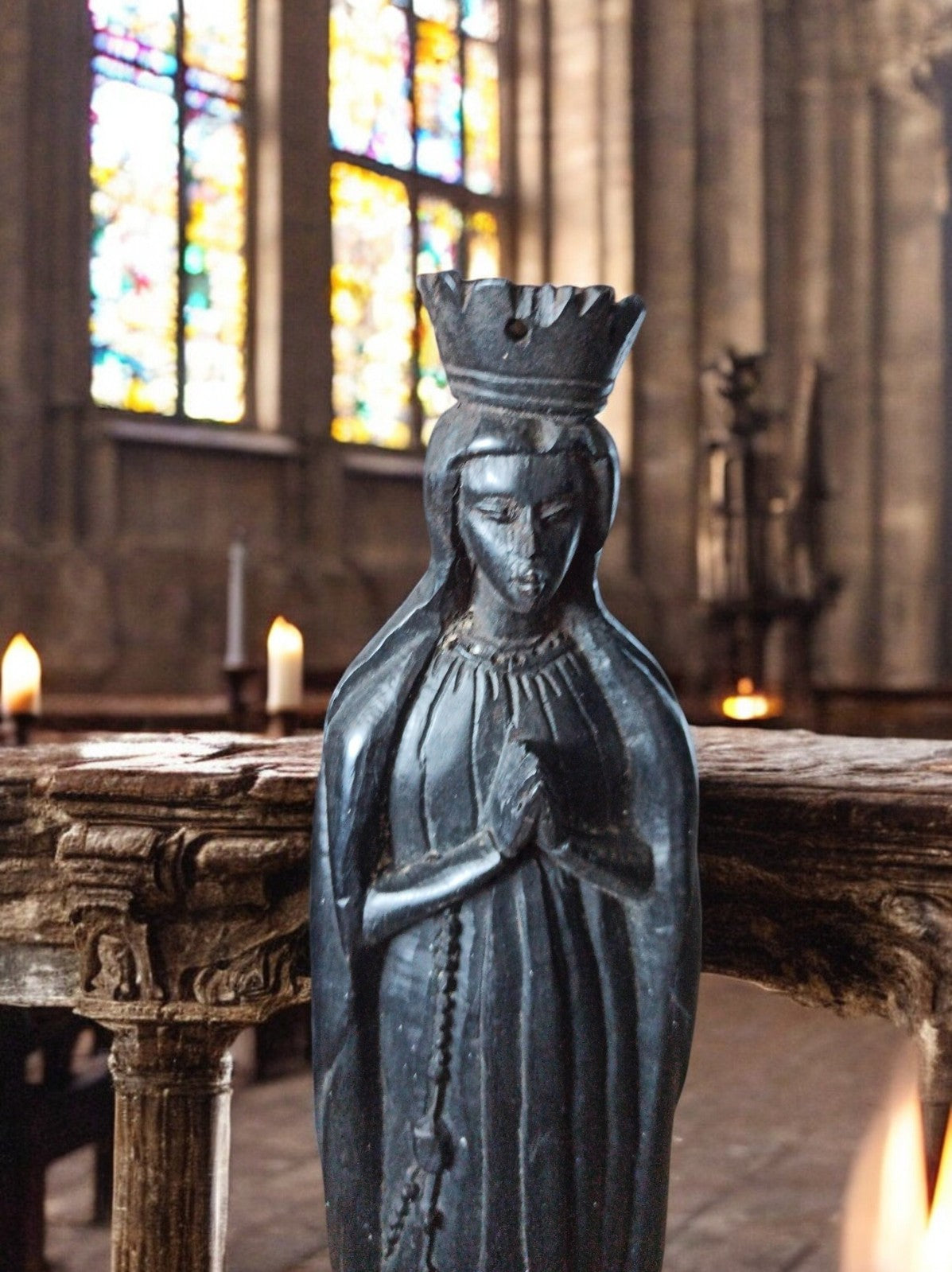 Statue Vierge Marie couronnée bois sculpté XIXe style religieux noir