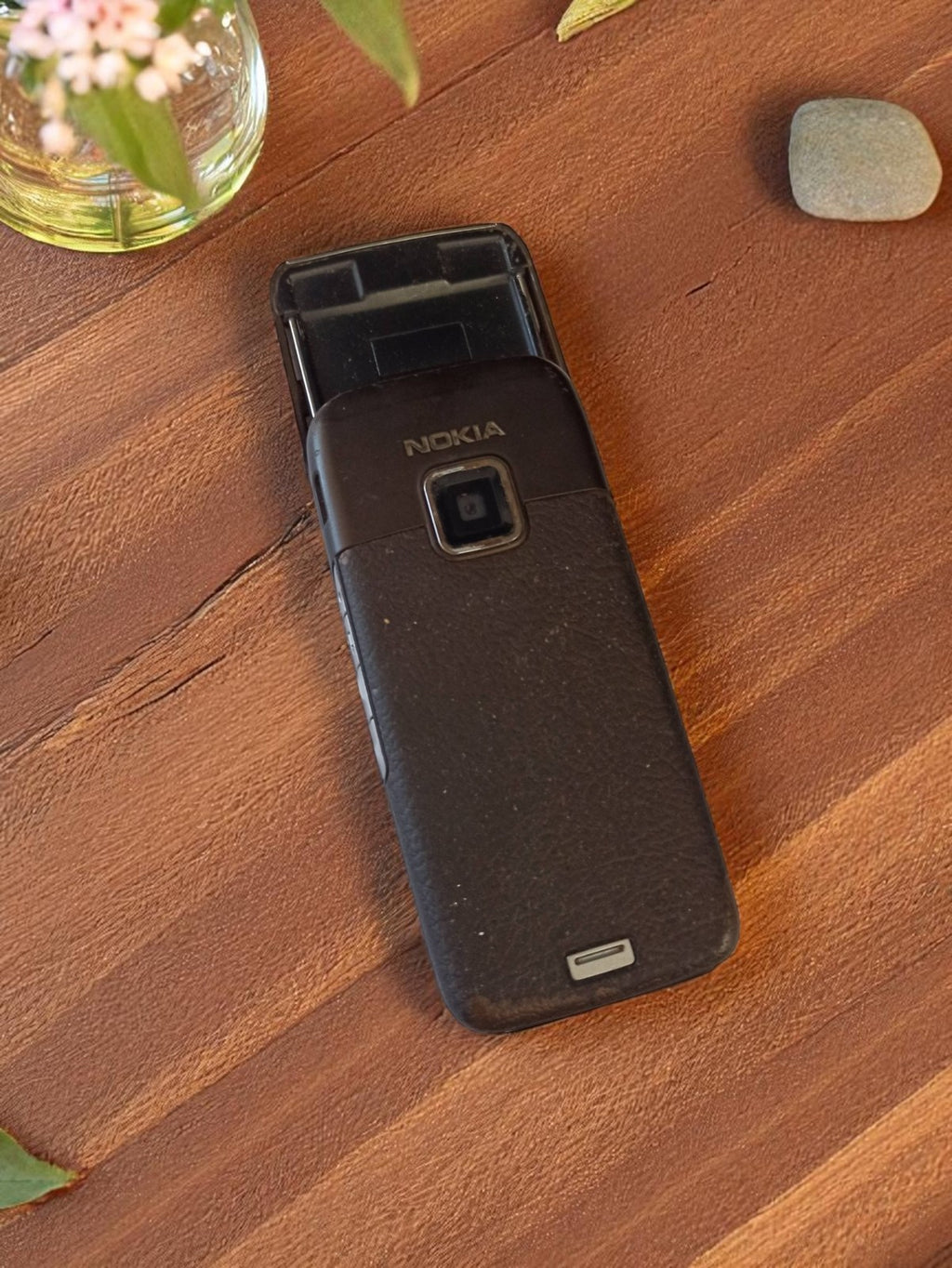 Téléphone Nokia coulissant vintage argenté fonctionnel mobile rétro