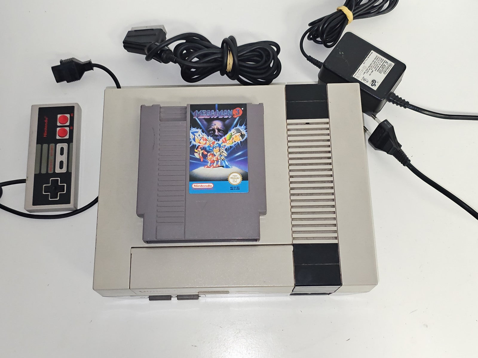 Console Nintendo NES dézonnée avec jeu Megaman 3 ? Fonctionne ? TV non incluse
