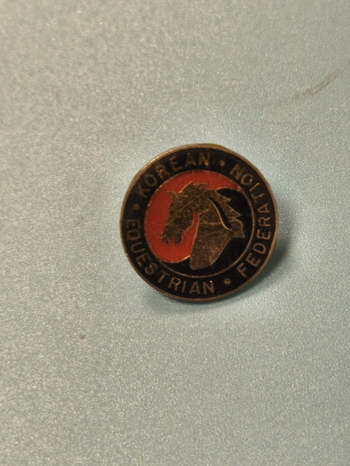 Vintage pin's Korean Equestrian Federation cheval émaillé rond collection