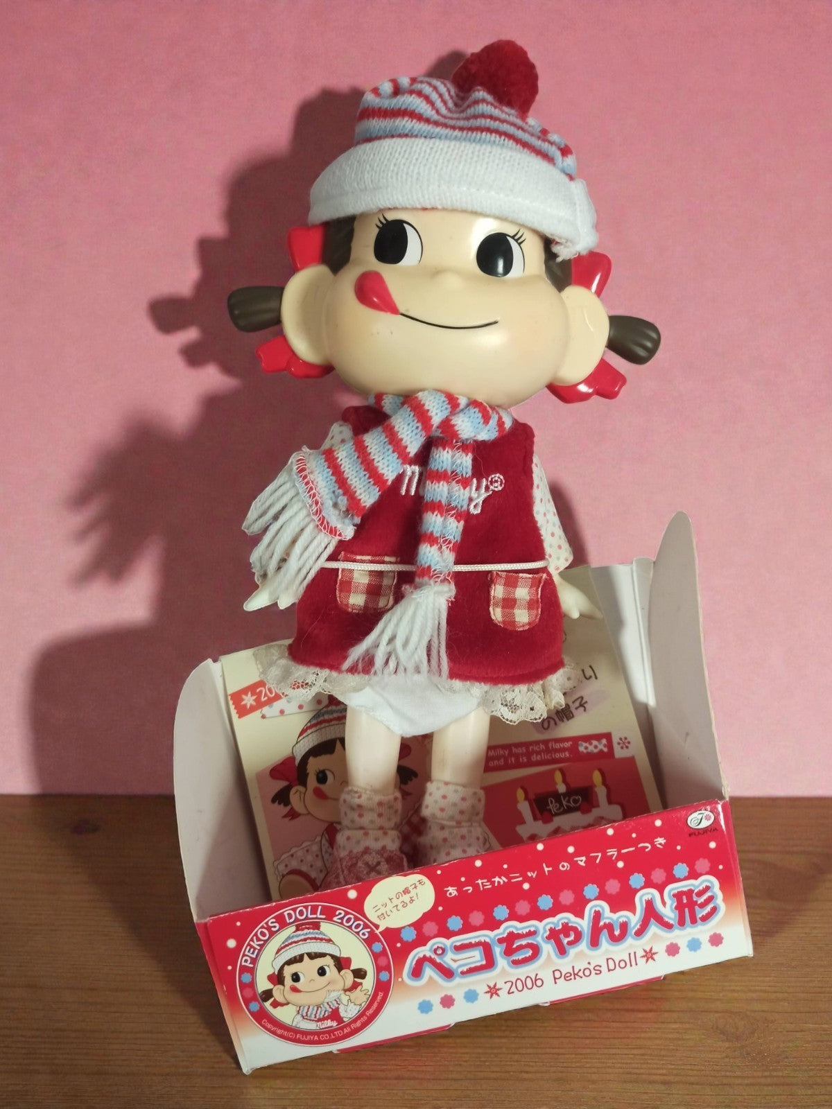 Poupée Peko-Chan 2006 vintage, soft vinyl, tenue hiver, Fujiya, figurine japonai