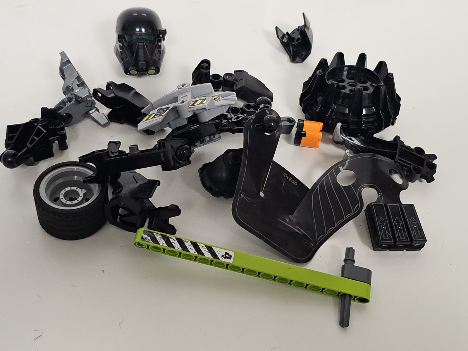 Lego Hero Factory Thunder + Set Star Wars incomplet vrac figurines pièces