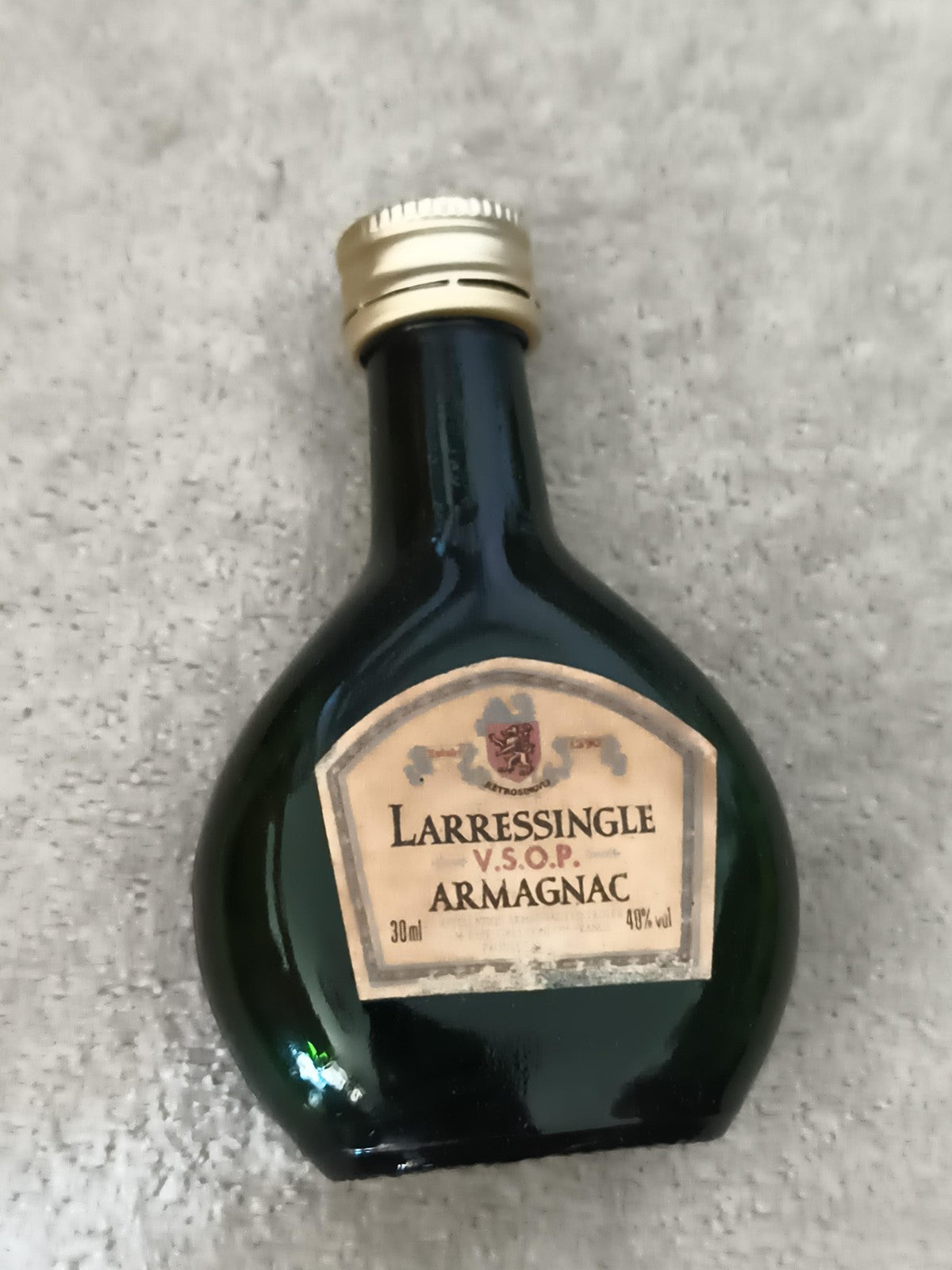 Miniature alcool Larressingle Armagnac VSOP 30ml bouteille décorative