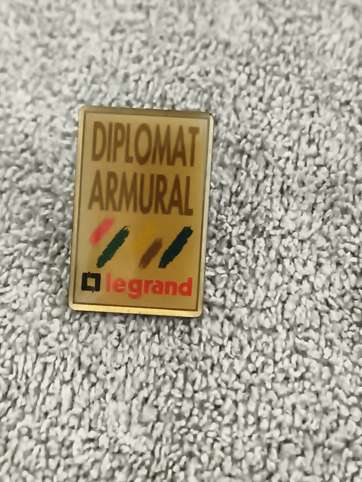 Pin's vintage Legrand Diplomat Armural rectangulaire badge publicitaire (Ref 2)