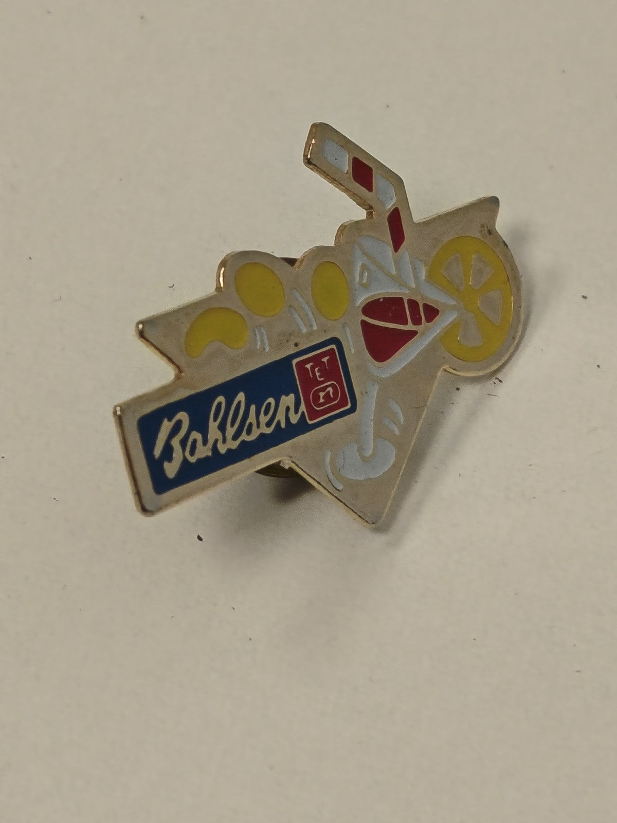 Pin's rétro Bahlsen ancien, badge publicitaire vintage collection biscuiterie