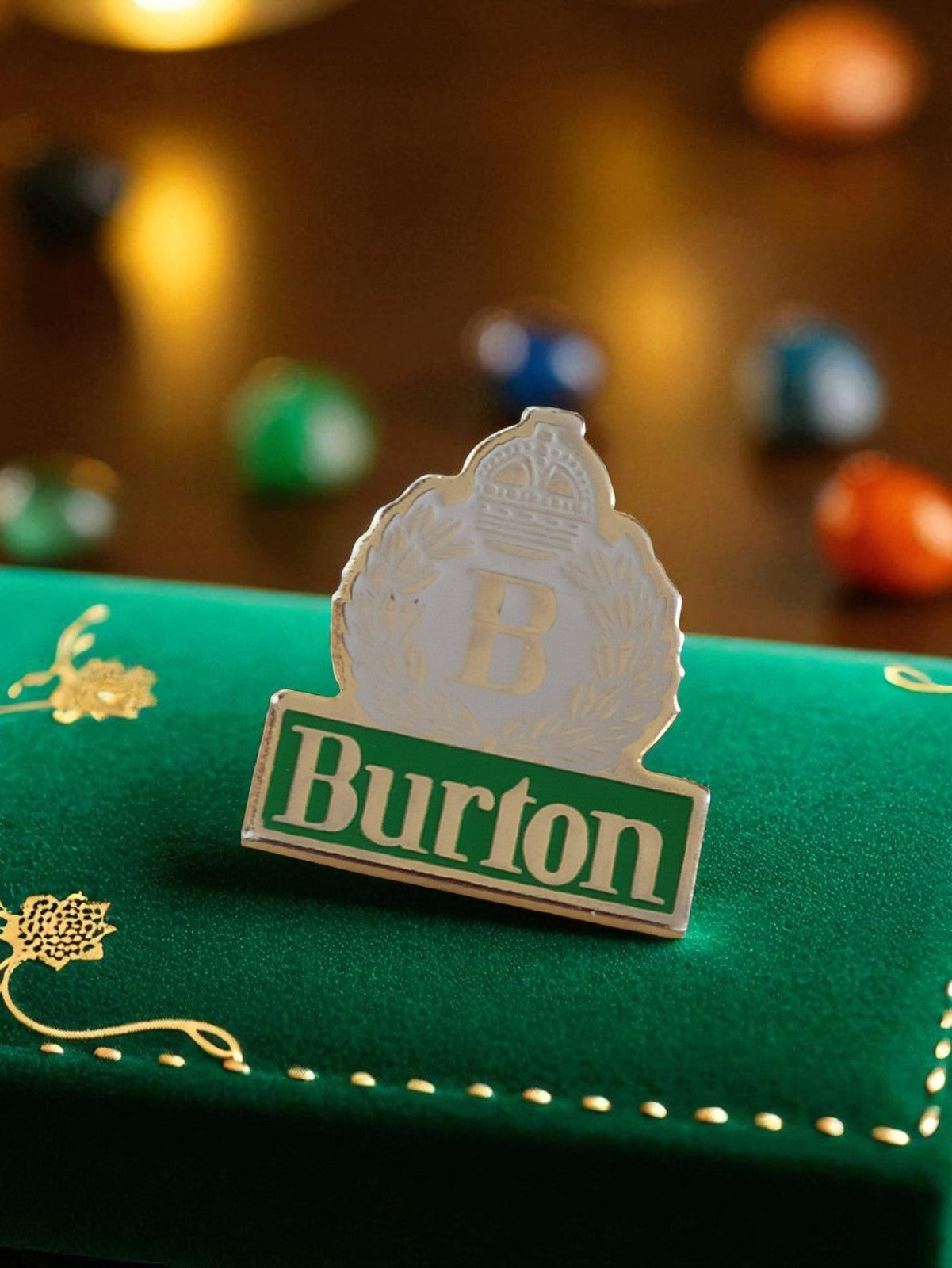 Pin's Burton vintage édition limitée logo vert publicitaire badge rétro