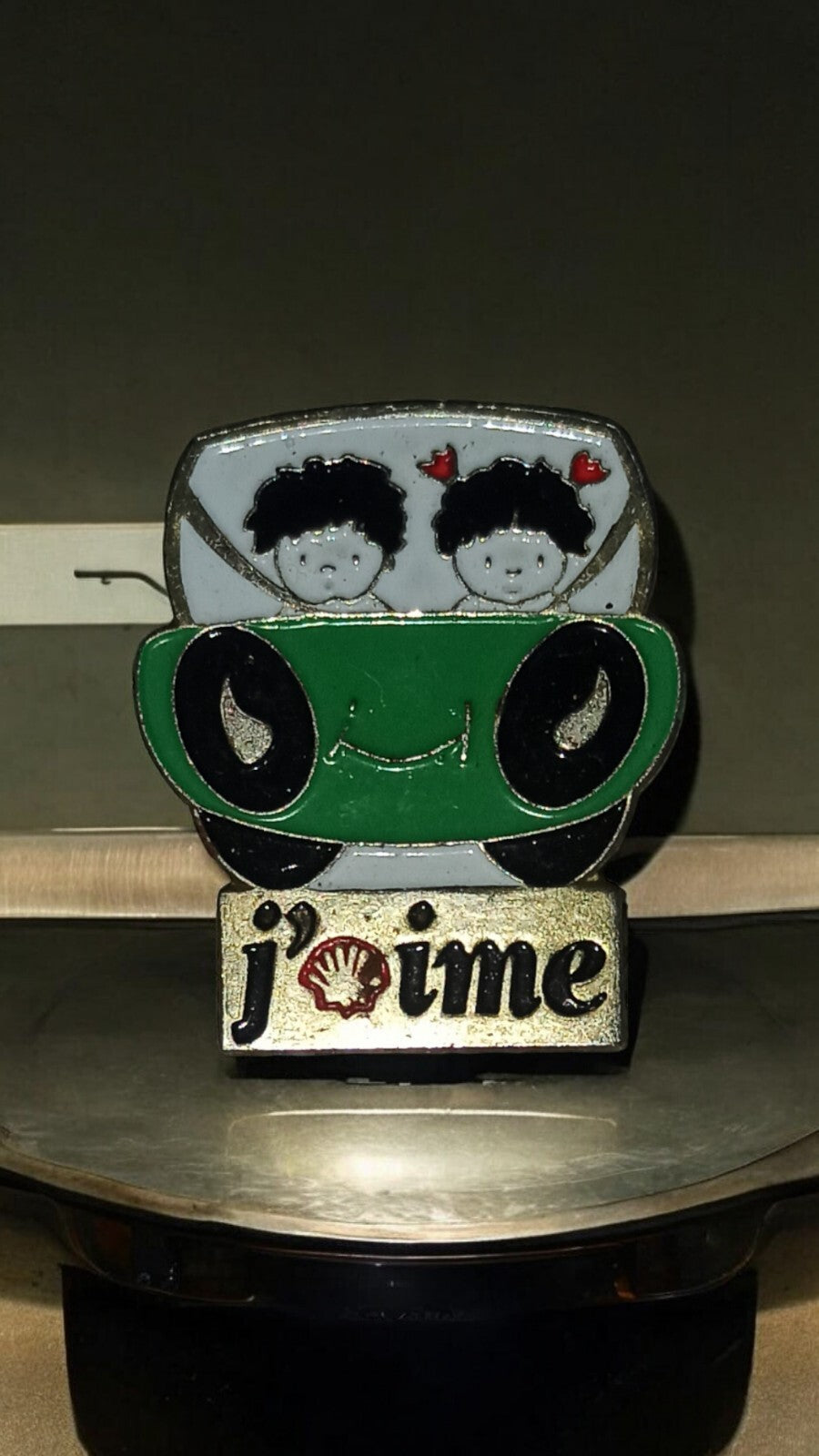 Pin's vintage ELF émaillé voiture verte Shell années 90 rare