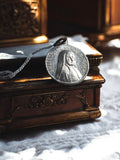 Médaille religieuse vintage Bernadette Soubirous Nevers, pendentif ancien