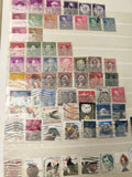 Lot timbres USA multicolores, motifs variés, oblitérés, philatélie, support non