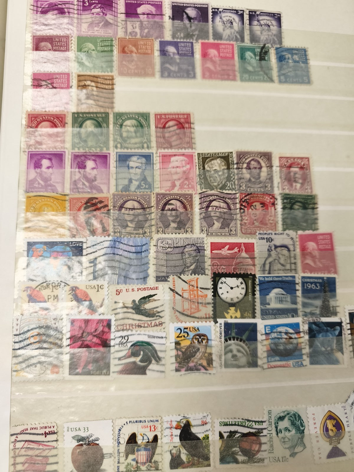 Lot timbres USA multicolores, motifs variés, oblitérés, philatélie, support non