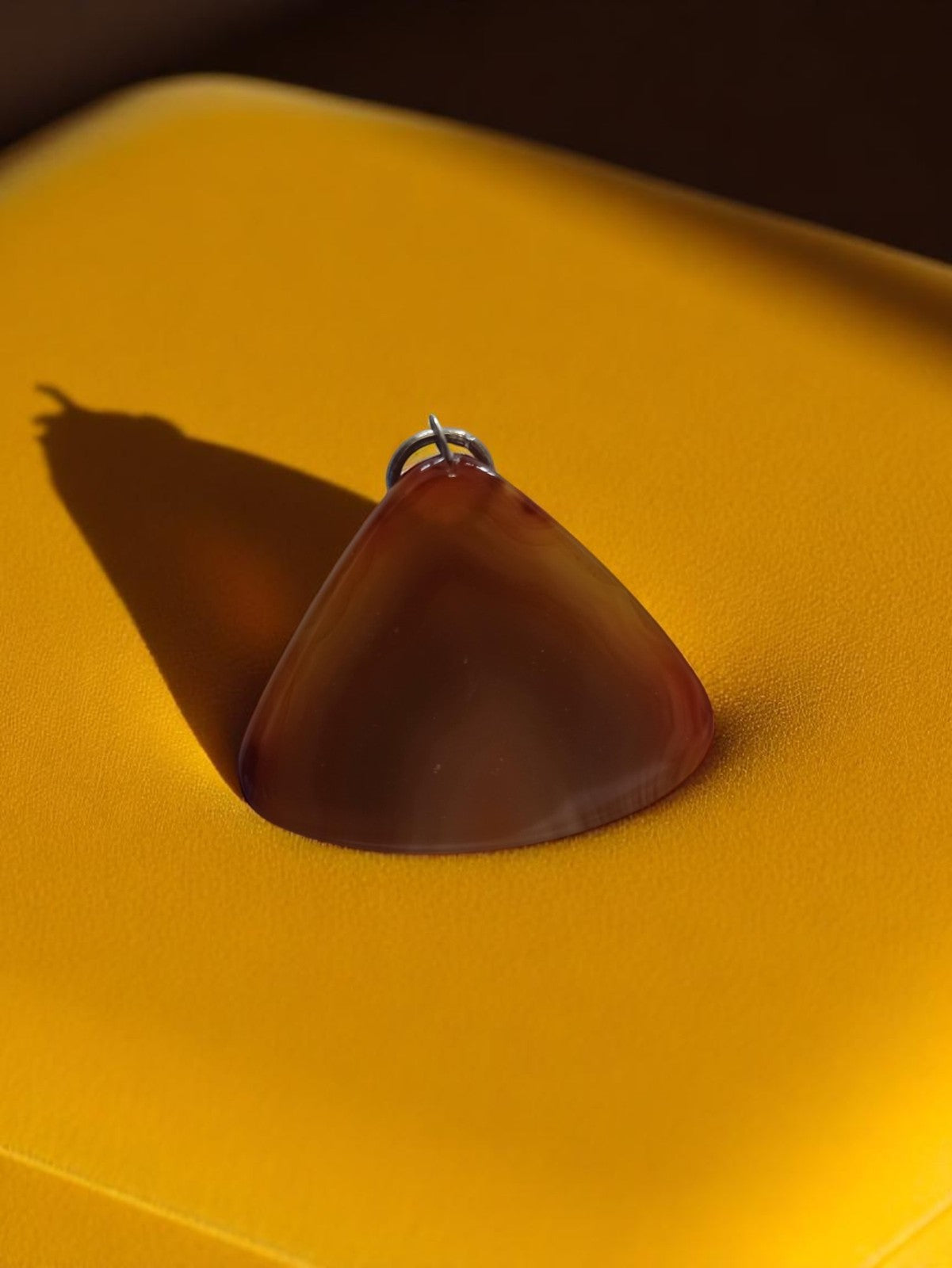 Pendentif vintage agate naturelle, triangle rétro, gros bijou tranche pierre
