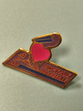 Vintage pin's Hôpitaux Marseille pélican c?ur rouge badge ancien collection