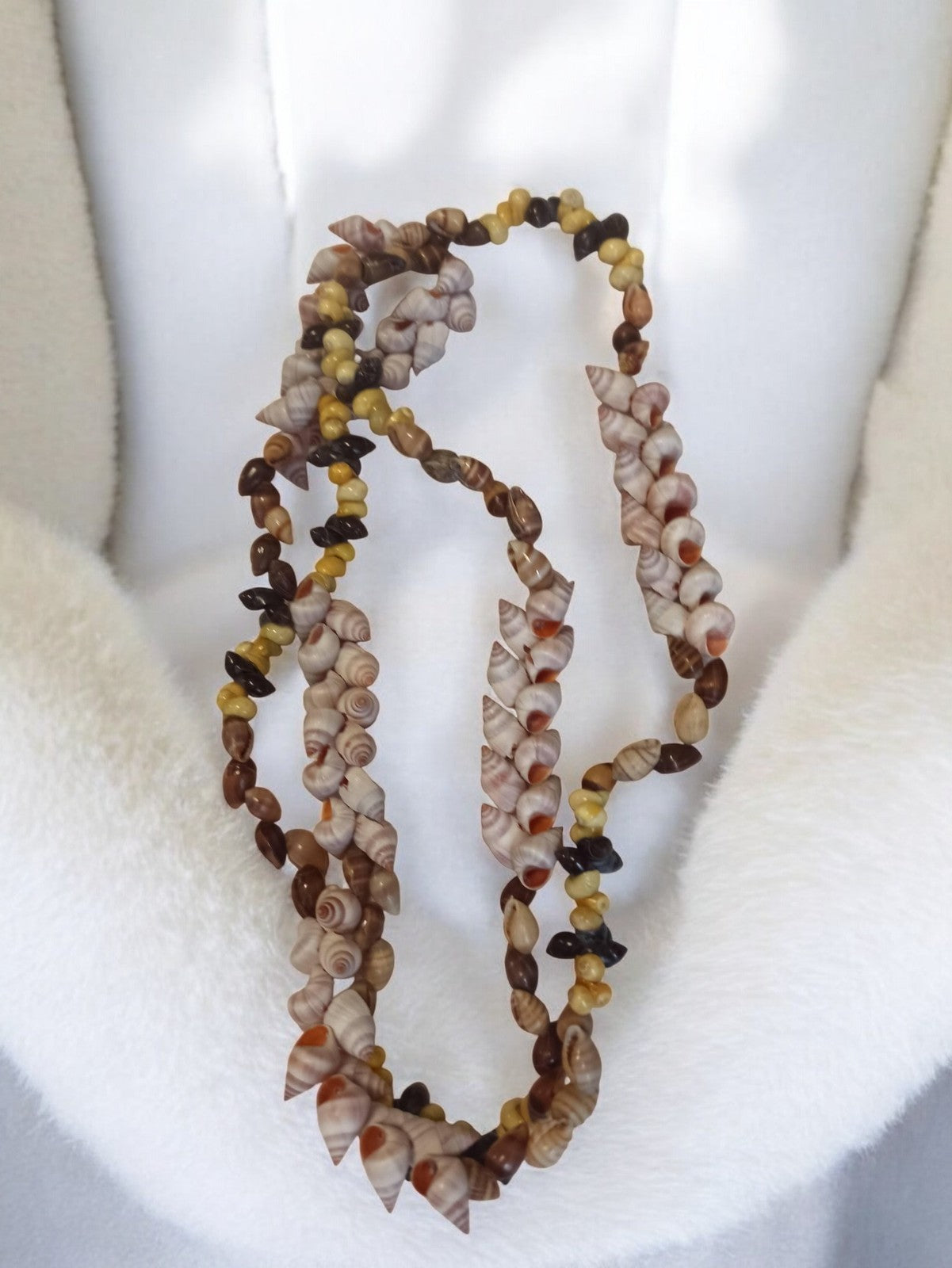 Collier vintage en coquillages naturels brun beige rétro ancien déco