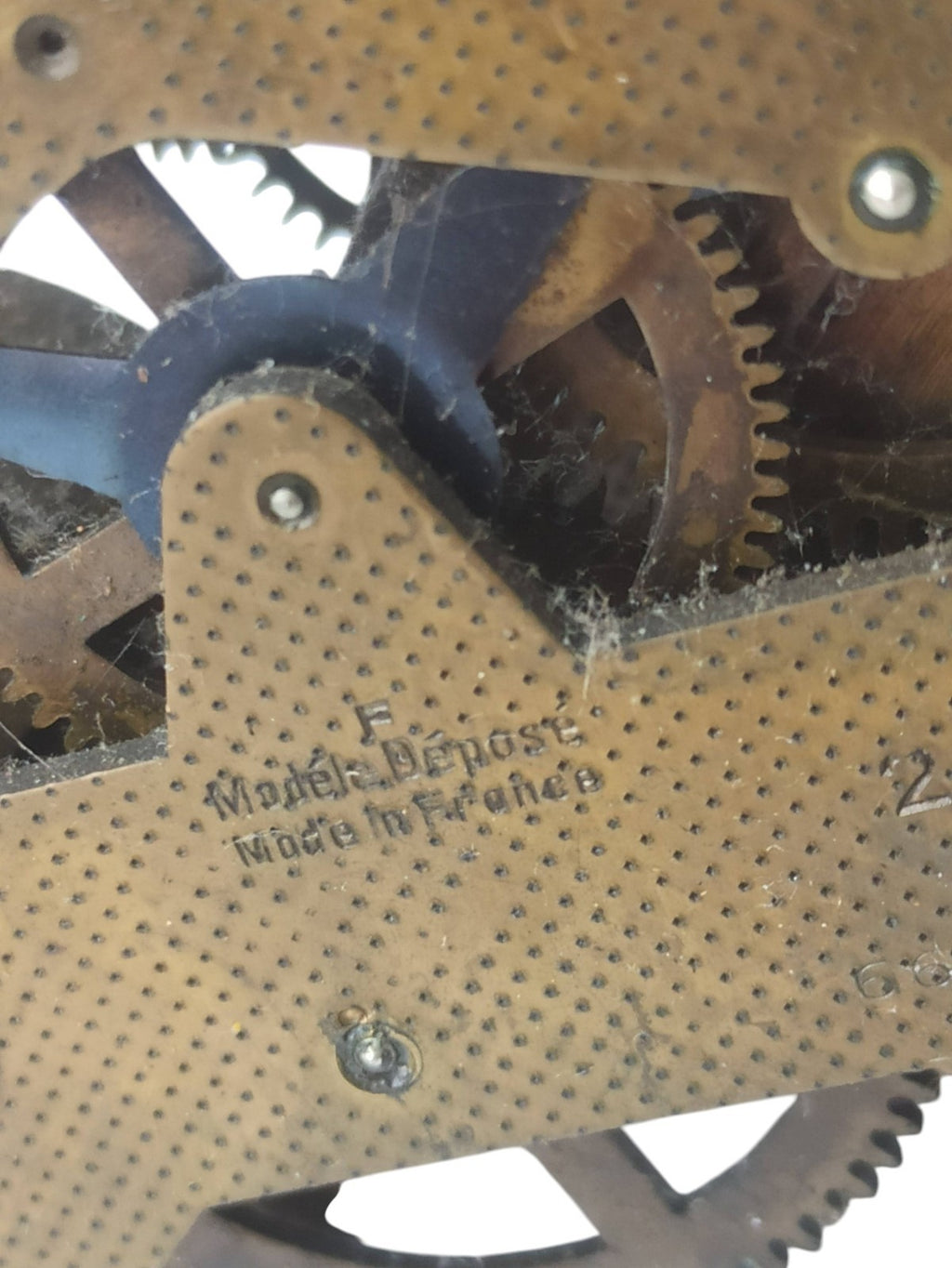 Horloge pendule animée début XXe, mécanisme forgeron à restaurer vintage