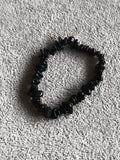 Bracelet élastique pierres noires polies, galets irréguliers, bijou naturel