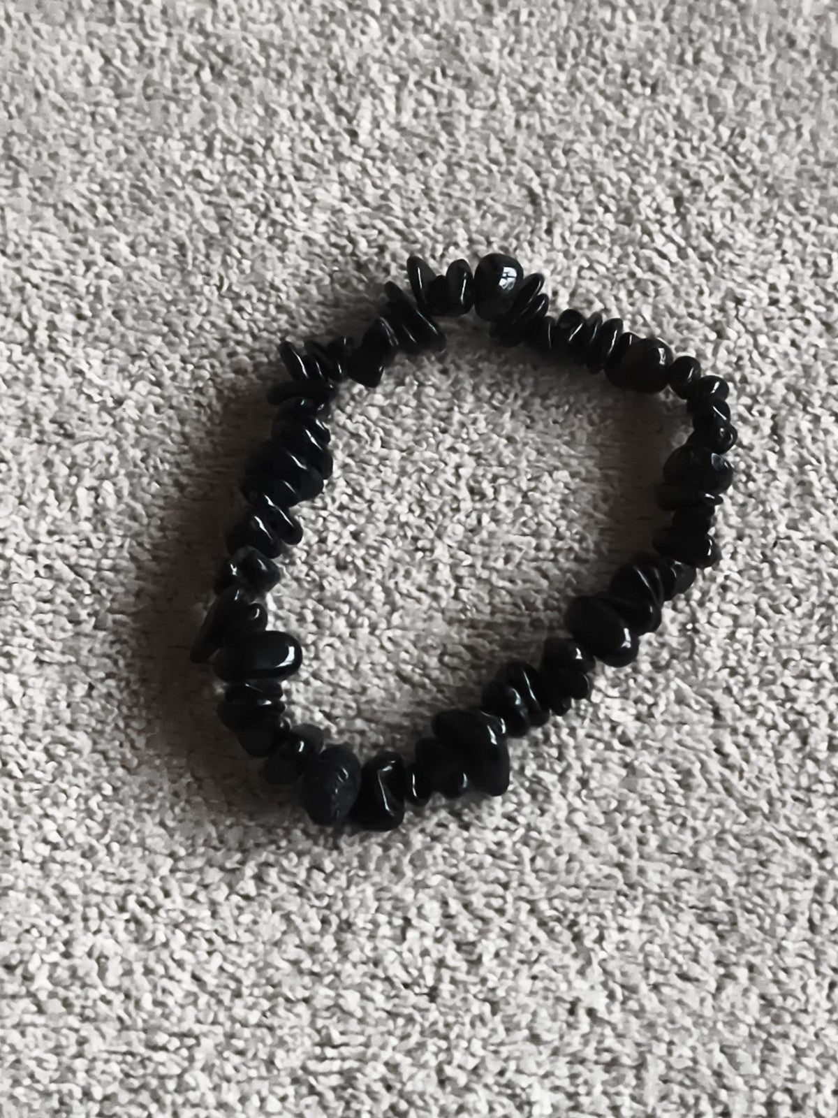 Bracelet élastique pierres noires polies, galets irréguliers, bijou naturel