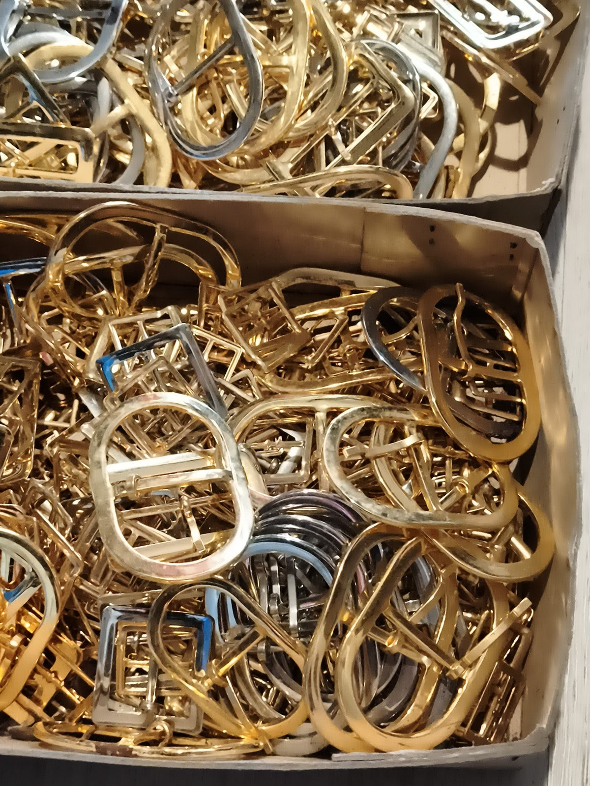 Lot anciennes boucles ceinture dorées argentées vintage mercerie deadstock
