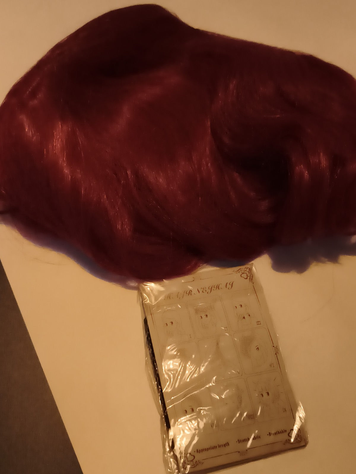 Perruque bordeaux lisse cosplay déguisement fibre synthétique