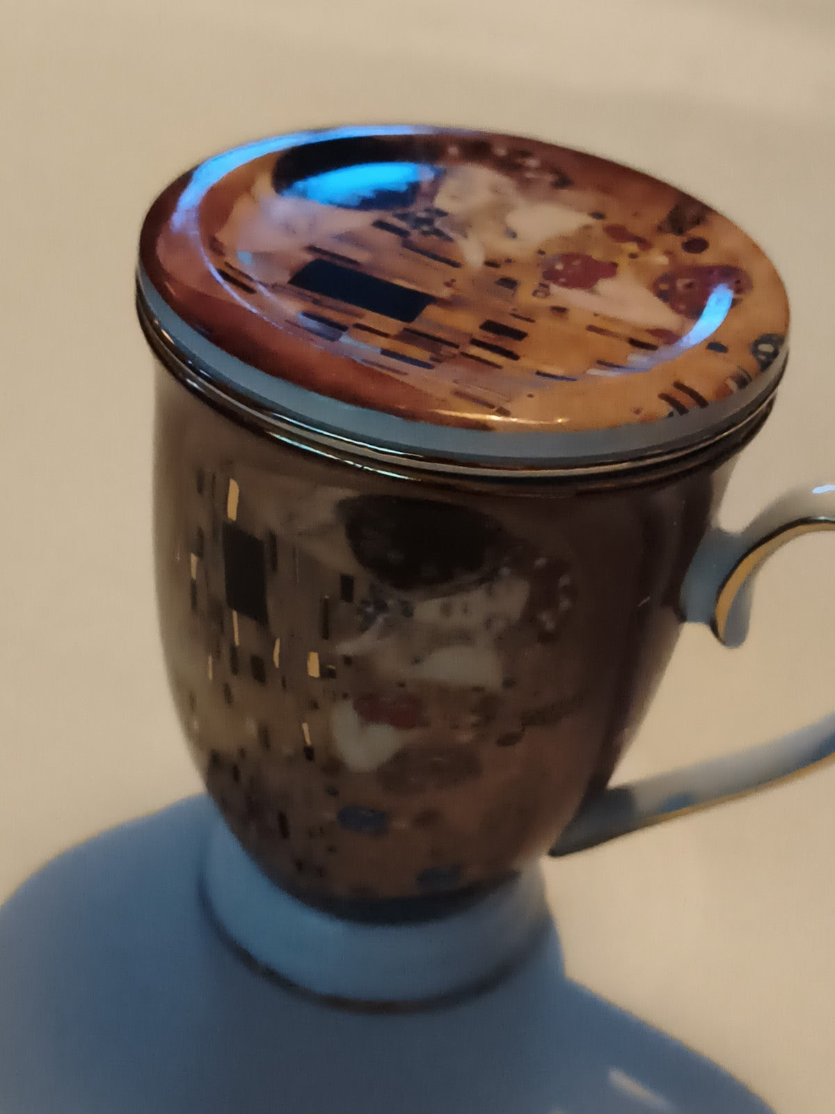 Tasse ancienne avec couvercle décor doré style Klimt, finition brillante