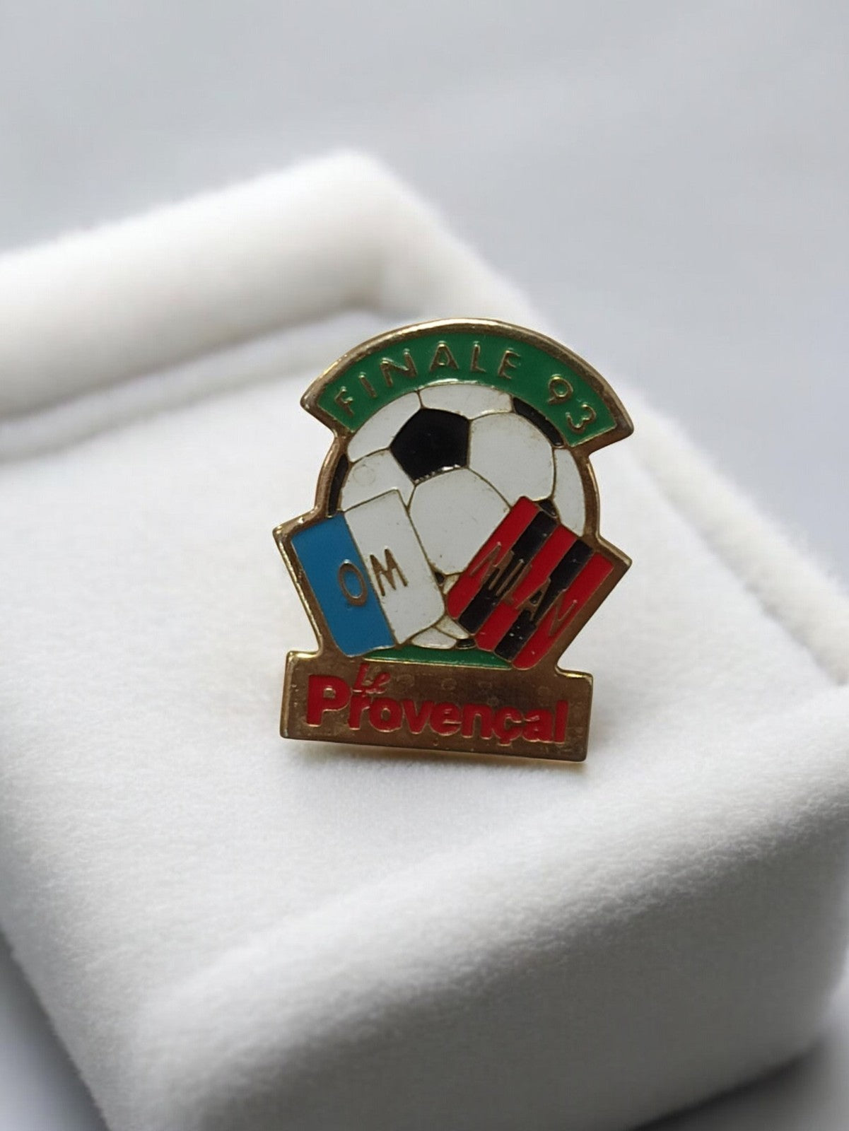 Pin's vintage Finale 93 OM Milan football Le Provençal ancien badge rétro