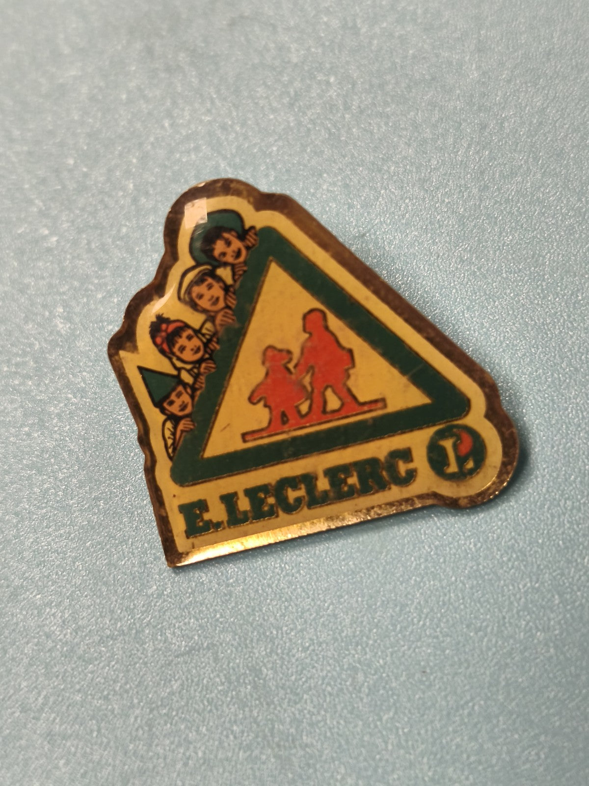 Vintage pin's E.Leclerc école sécurité enfants triangle rétro collection