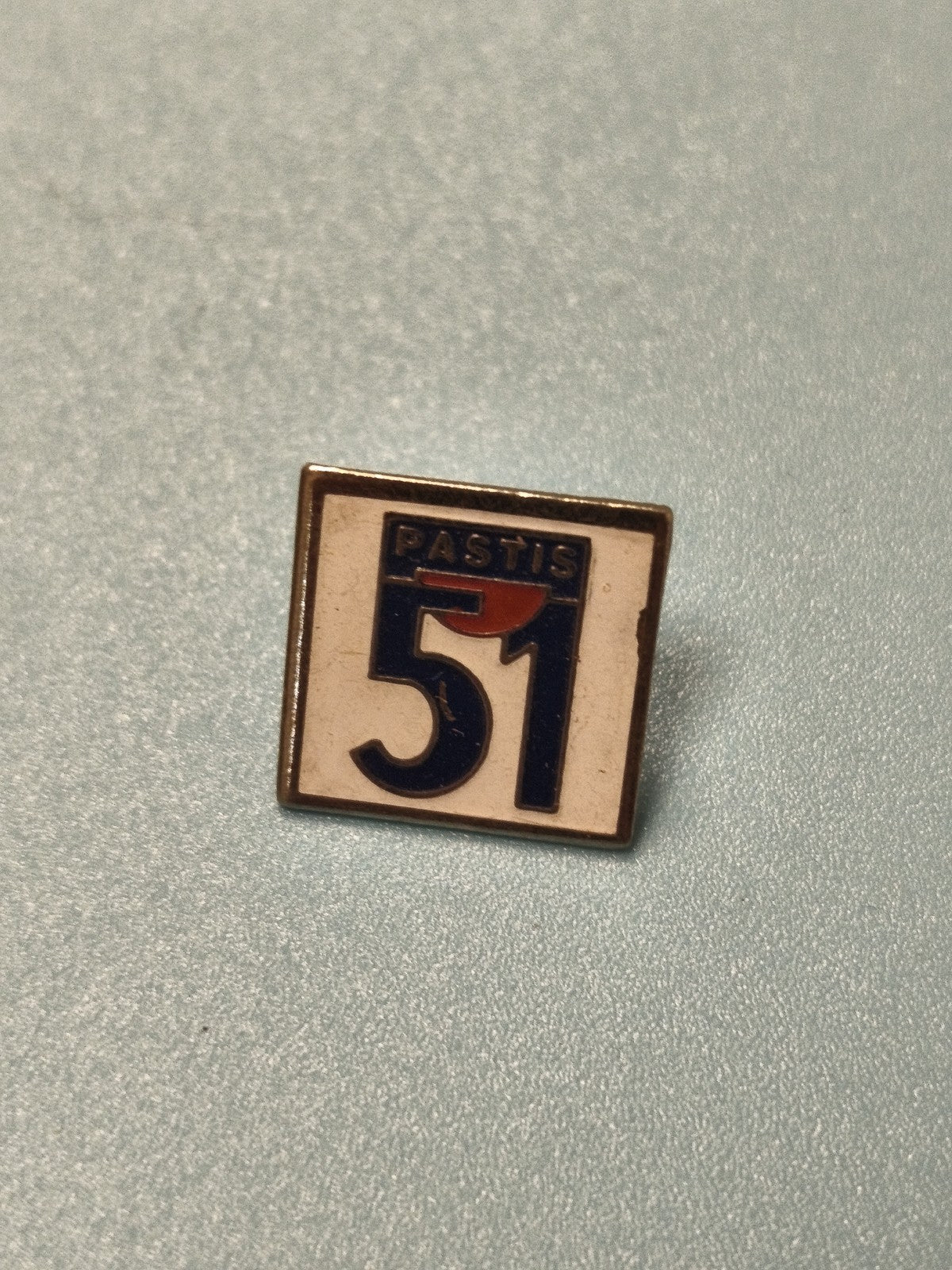 Pin's vintage carré Pastis 51, collection publicitaire, bleu blanc rouge