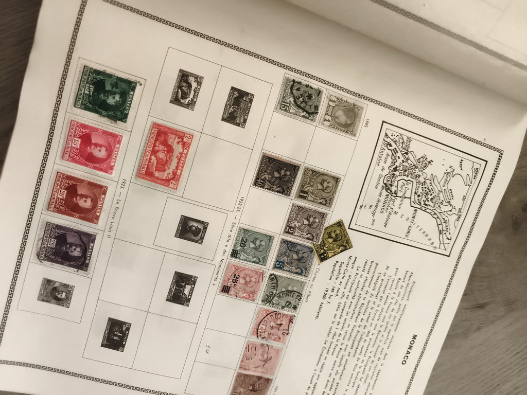 Classeur timbres Algérie partiellement rempli philatélie album timbres poste