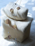Collier fantaisie vintage géométrique, rétro, tons beige doré, bijou original