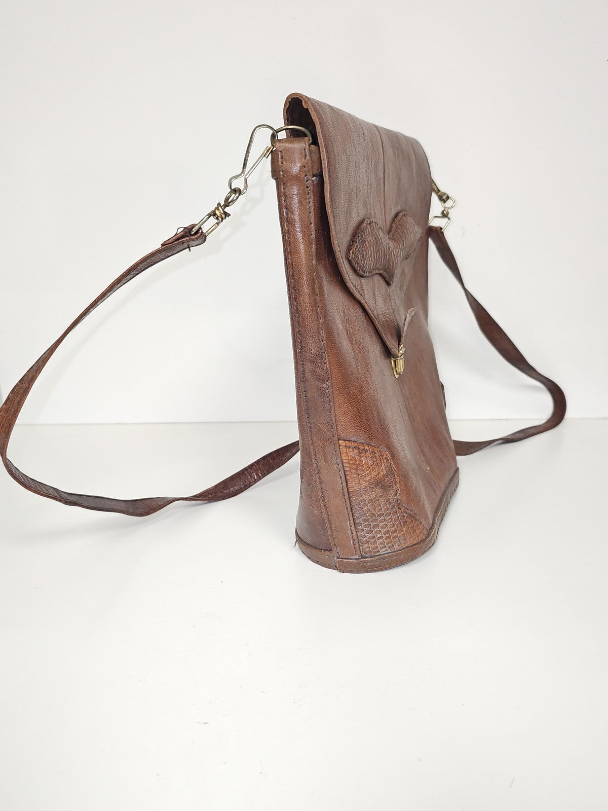 Sac bandoulière femme vintage en cuir véritable Ancienne, rétro, objet ancien