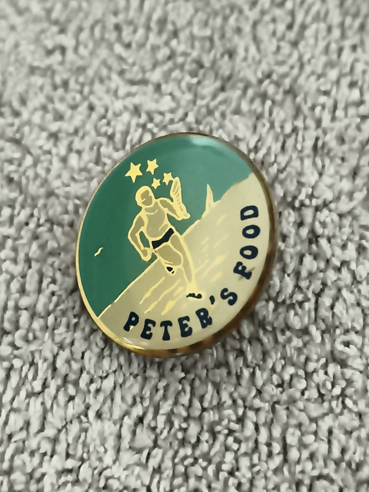 Pin's vintage Peter's Food vert doré badge ancien années 80 90 (Ref 2)