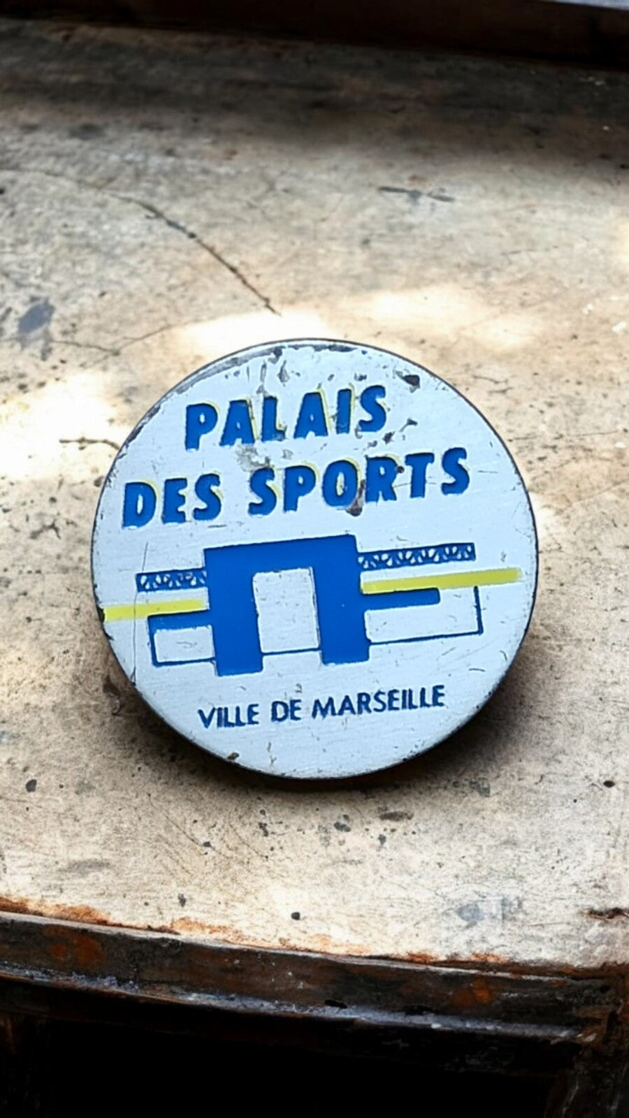 Badge vintage Palais des Sports Marseille ancien pin's rond bleu blanc