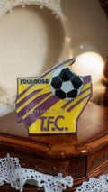 Pin's vintage Toulouse Football Club TFC, jaune violet, ancien badge foot