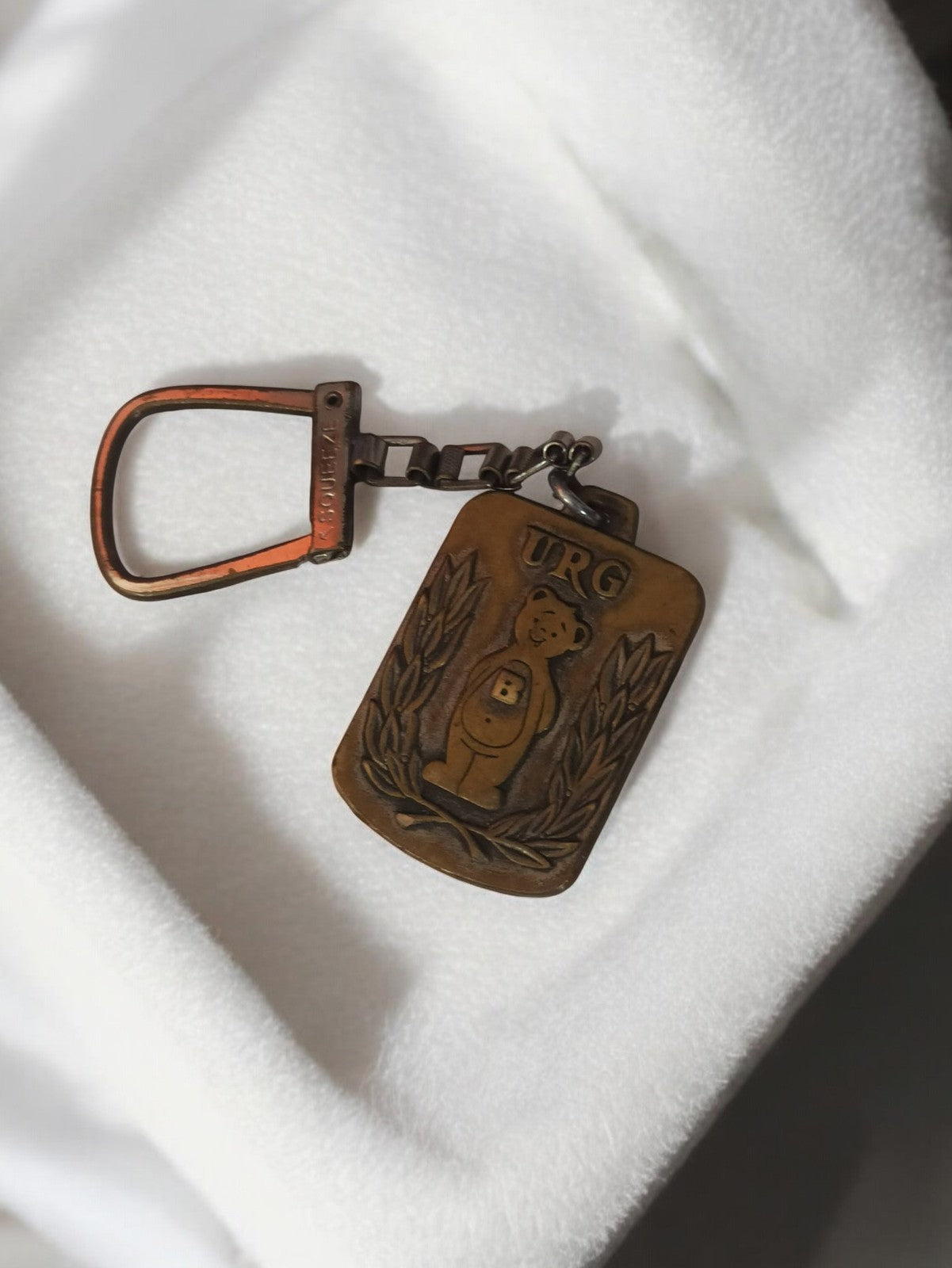 Porte-clés ancien URG bronze rétro, objet publicitaire vintage, ours emblème