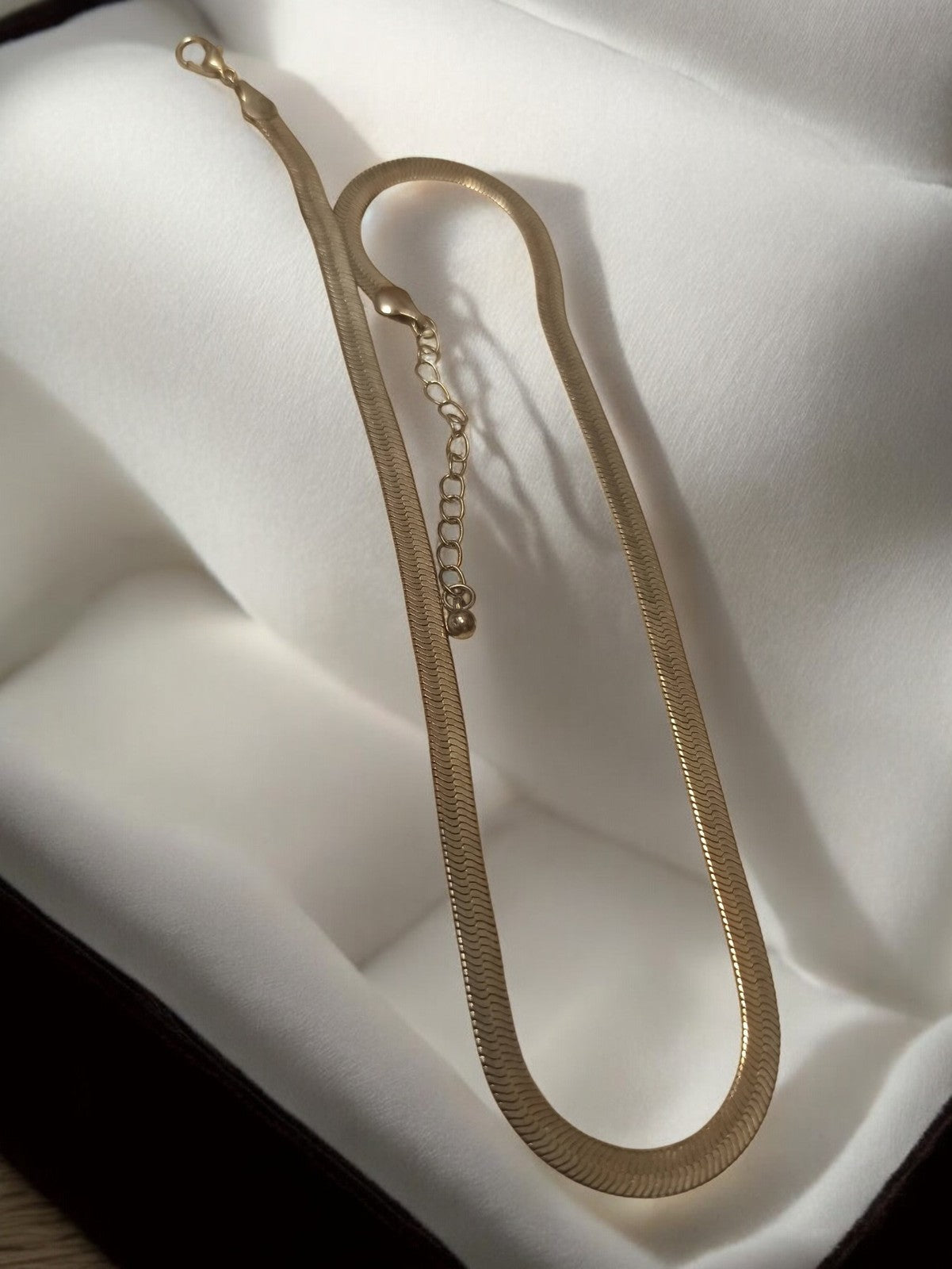 Collier vintage plat doré, chaîne serpent rétro, bijou fantaisie ancien