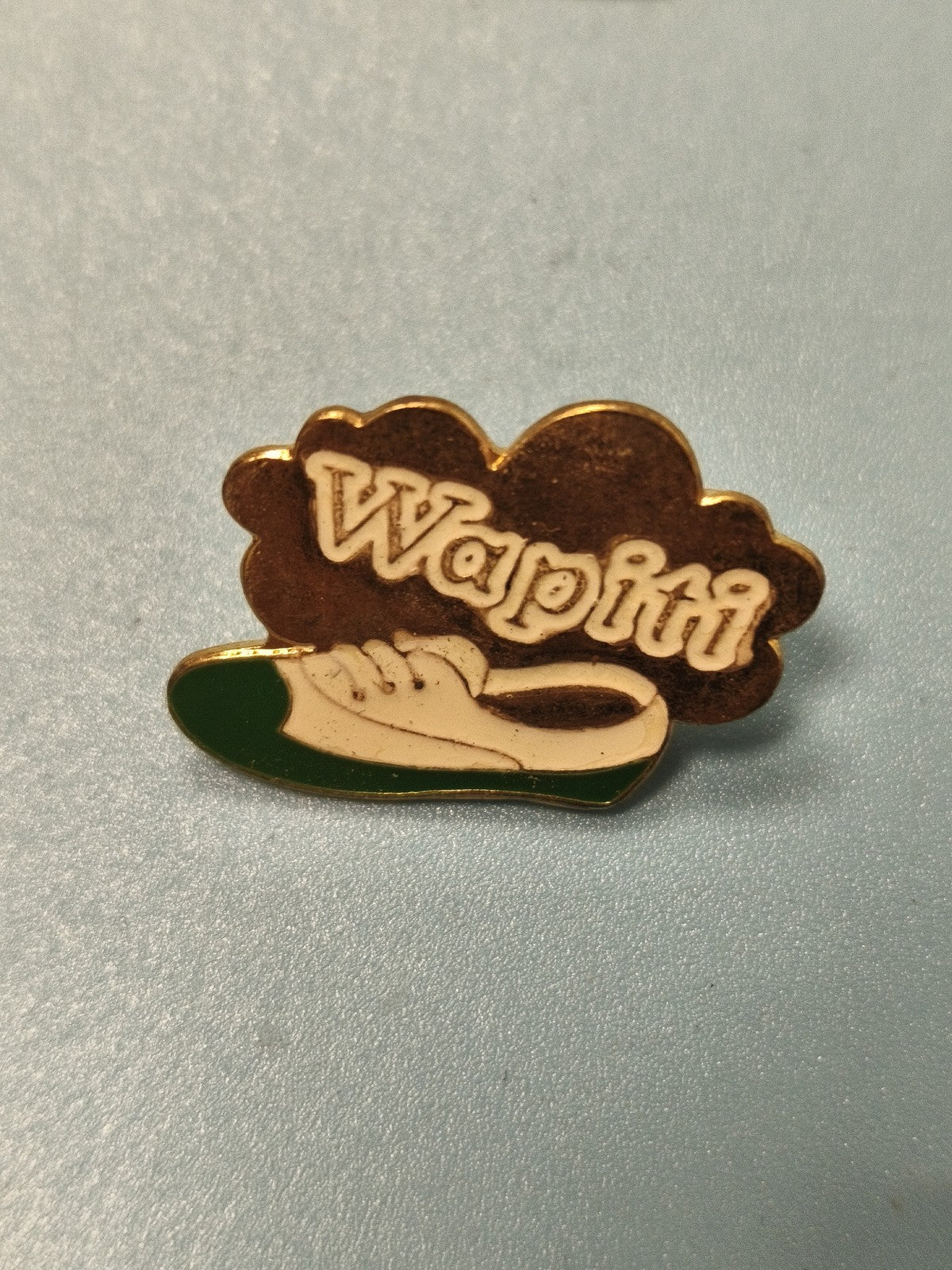 Vintage pin's Wapiti nuage chaussure vert blanc collection rétro (Ref 19)