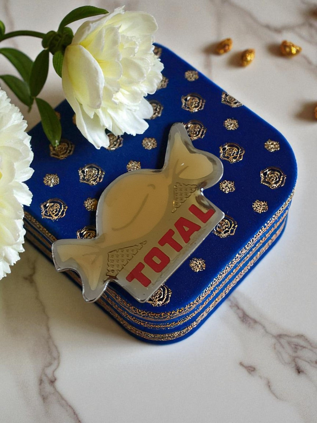 Pin's publicitaire vintage TOTAL bonbon logo ancien rare