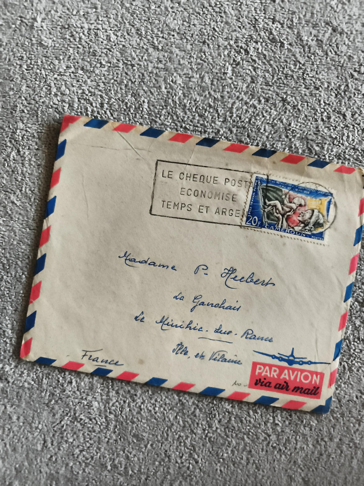 Lettre avion affranchie Cameroun 20F enveloppe Par Avion philatélie France