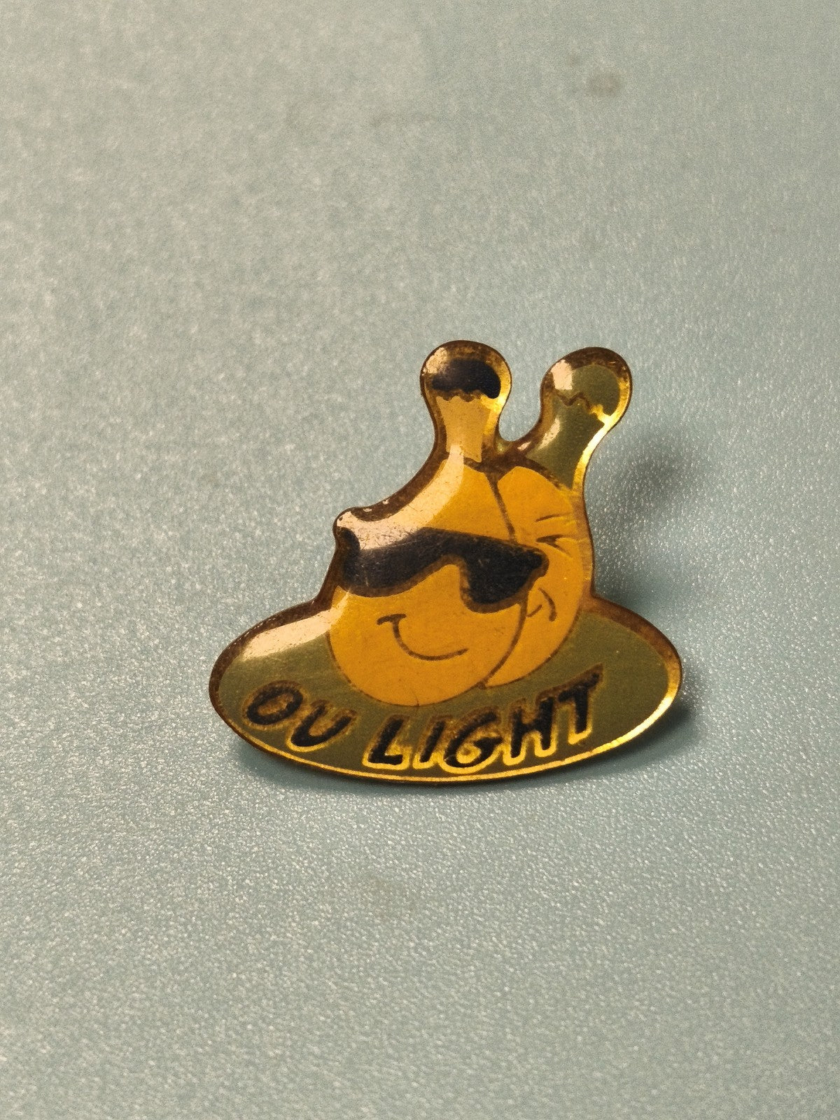 Vintage pin's Orangina OU LIGHT jaune, forme bulle, collection soda (Ref 9)