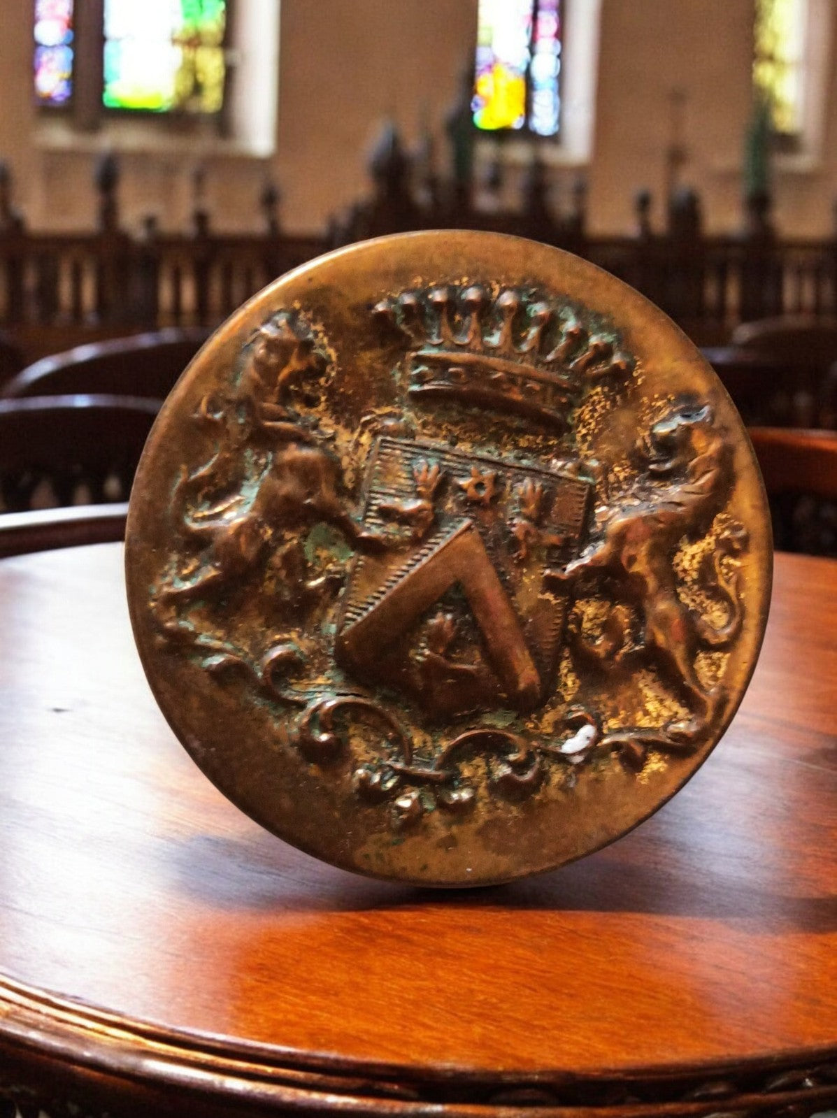 Bouton de livrée blasonné ancien XIXe, motif héraldique, pièce vintage déco