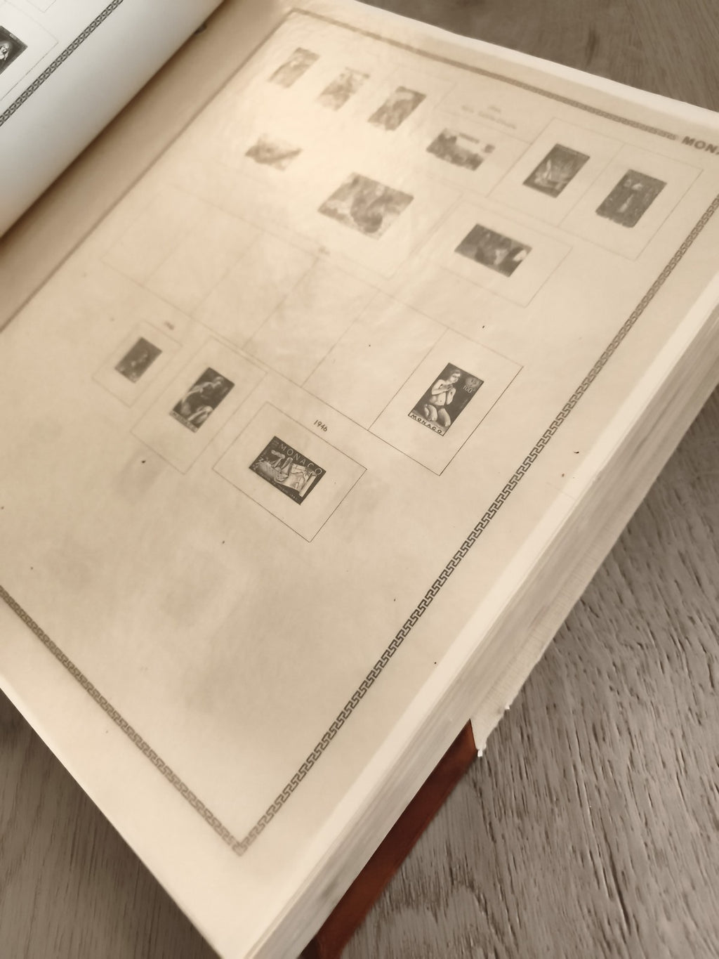 Classeur timbres Algérie partiellement rempli philatélie album timbres poste