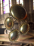Boucle d’oreille vintage 1970 plaquée or, design ovale martelé, pièce unique