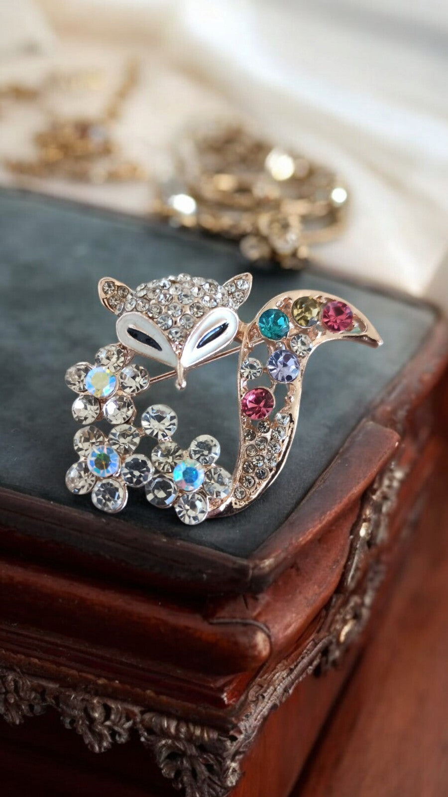 Broche renard strass multicolore fantaisie élégante bijou animal