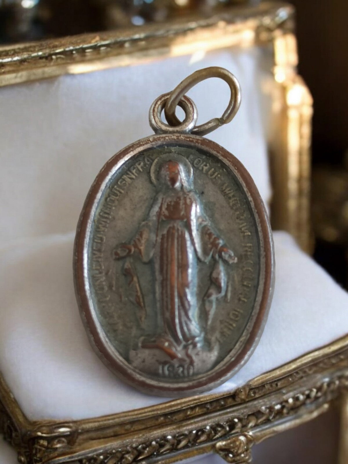 Pendentif ancien Vierge Marie 1830 médaille religieuse vintage ovale
