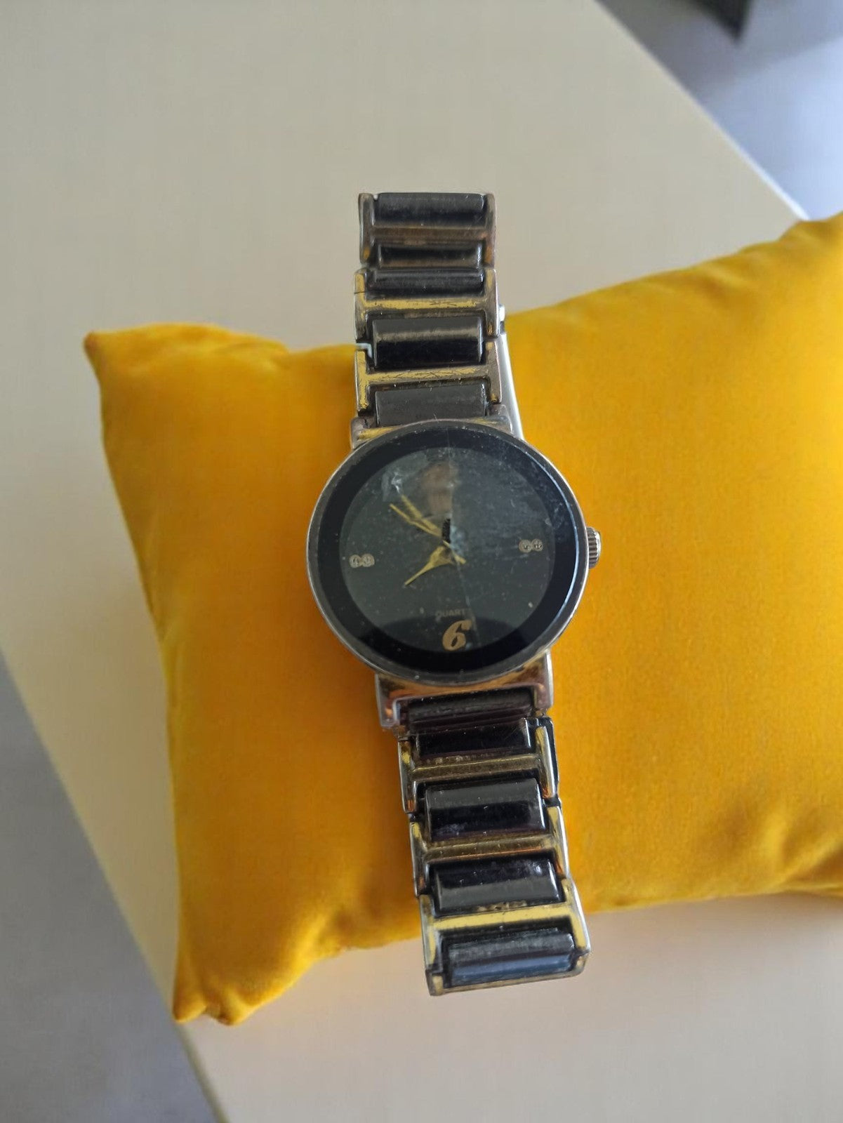 Montre femme vintage IK à restaurer, bracelet maillons noirs, quartz rétro