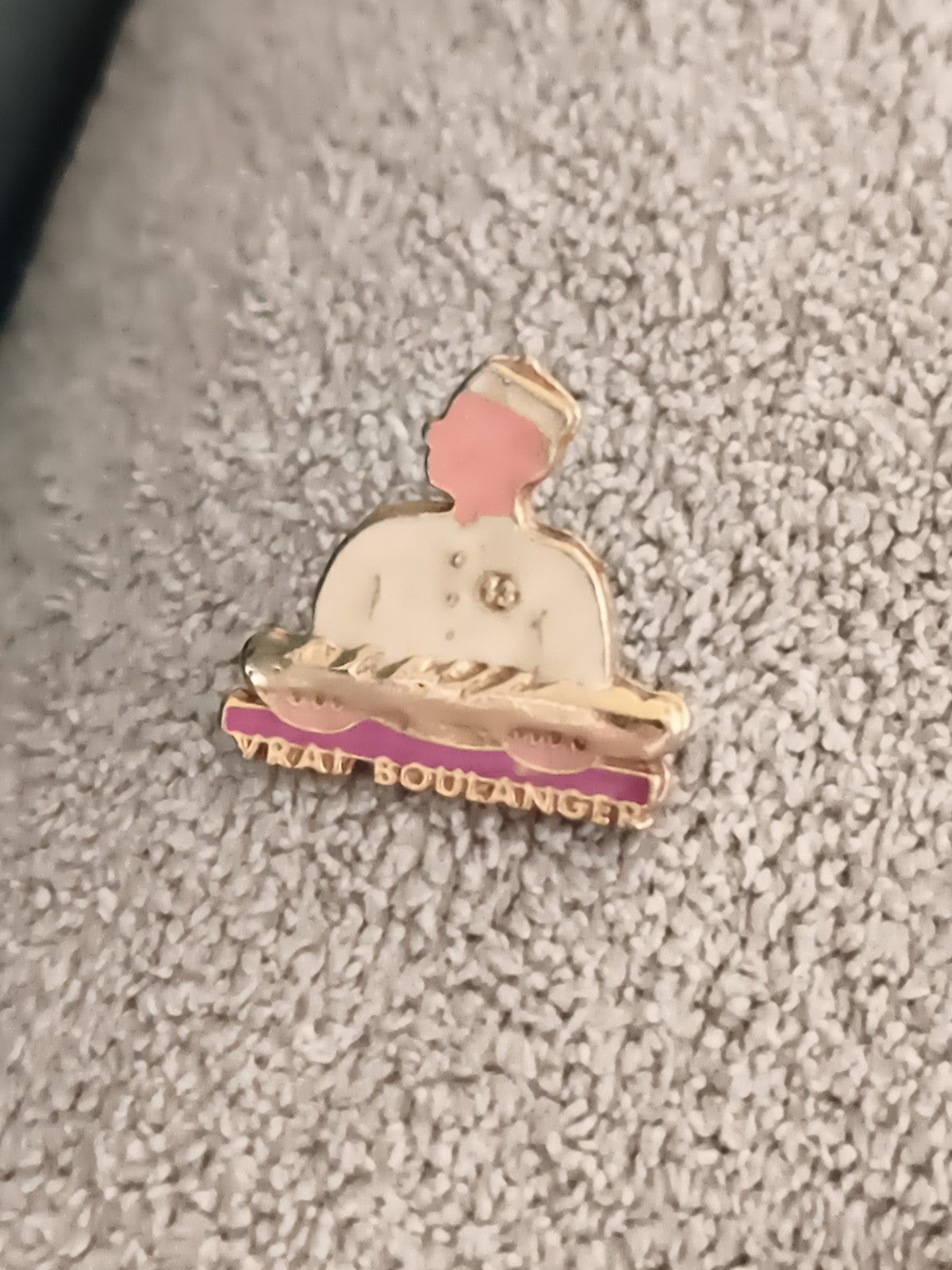 Pin's vintage VRAI BOULANGER boulangerie émaillé doré badge ancien (Ref 8)